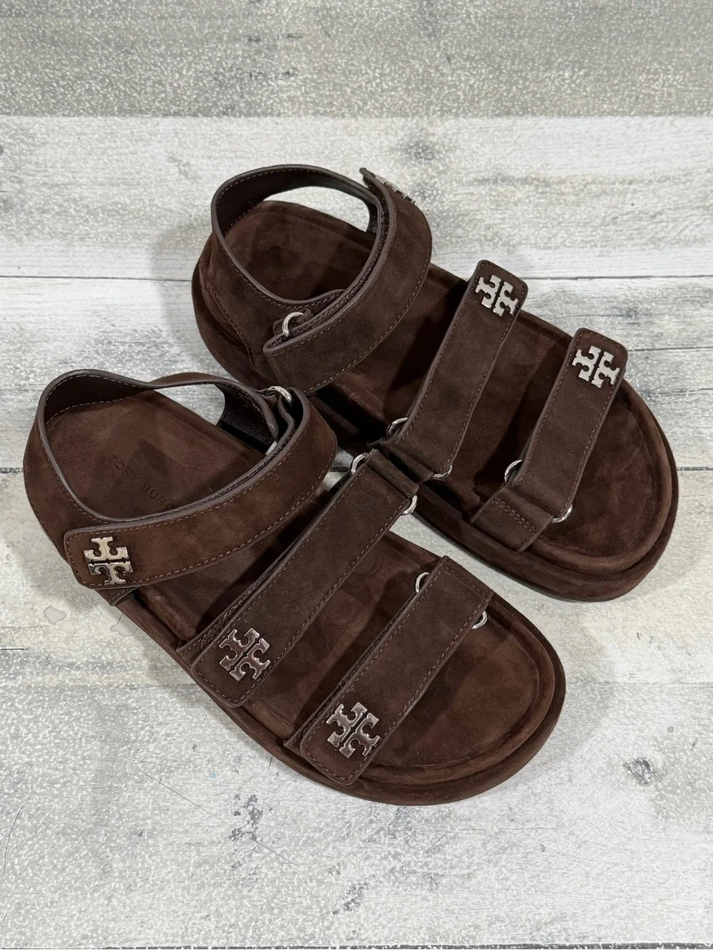 TORY BURCH KIRA SPORT TRIPLE-STRAP SANDAL IN DARK COCOA / SILVER - SZ - 6.5